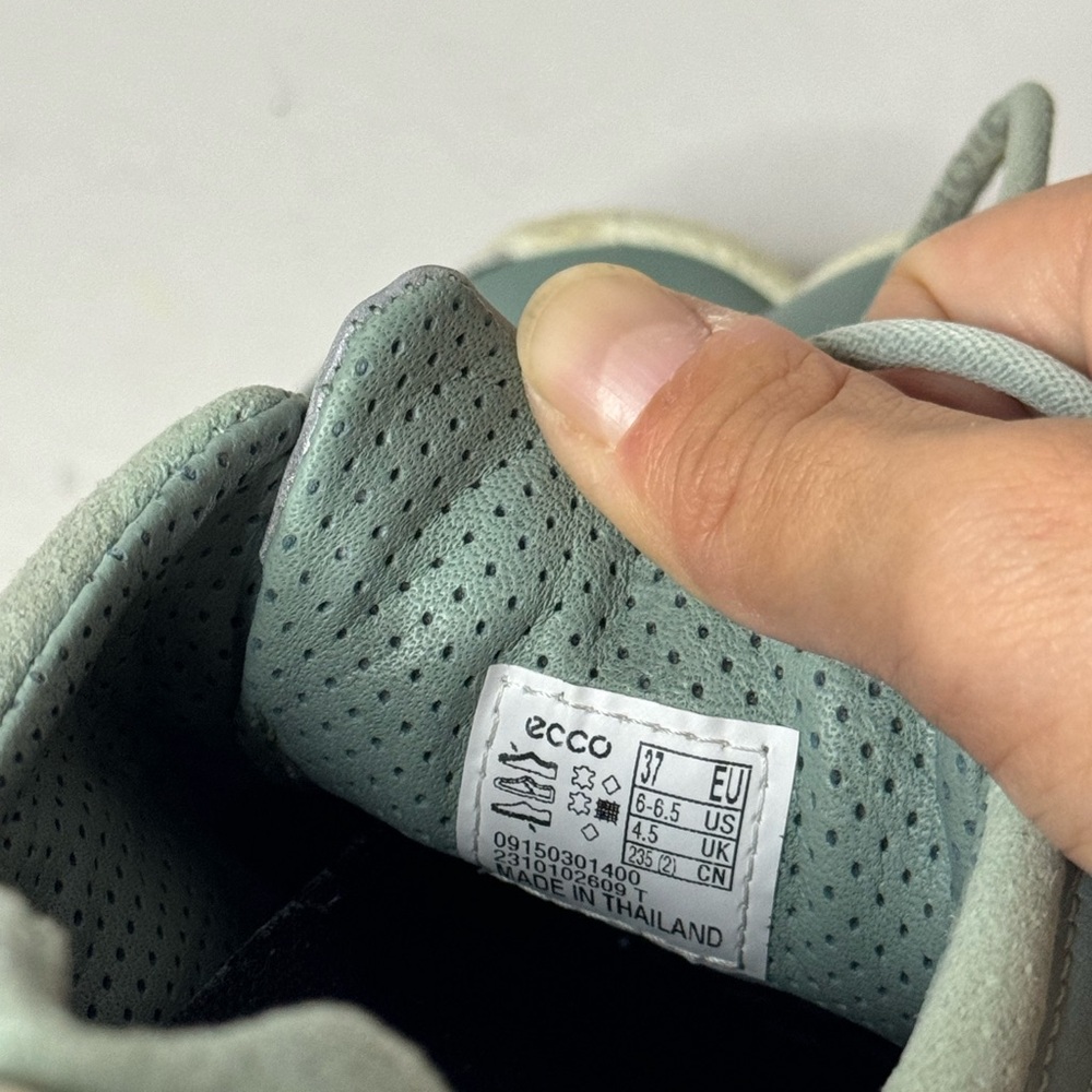 ECCO Biom C Low Women's Leather Outdoor Sneakers - Picture 10 of 10
